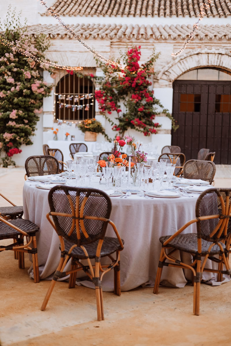 Elegant floral arrangements and centerpiece design for an intimate wedding dinner in an Andalusian hacienda.