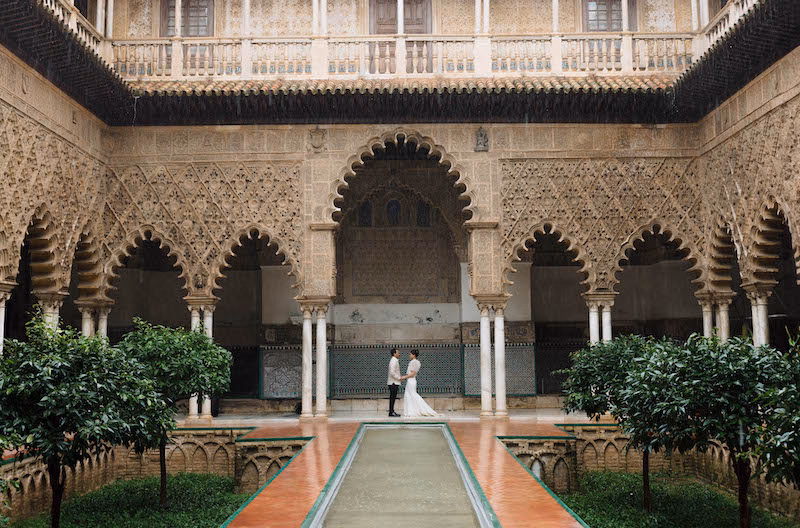 Real destination wedding in Seville with an international couple in a historic palace courtyard